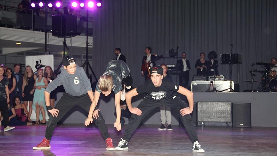 Die Bilder vom Abschlussball der Tanzschule Seidel in der Fraunhofer-Halle am 28. November. Die Bilder vom Abschlussball der Tanzschule Seidel in der Fraunhofer-Halle am 28. November.