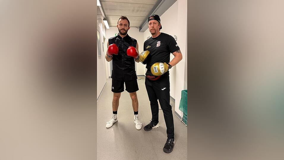 Tado Pejinovic vom TSV Plattling (l.) mit Trainer Teemu Schaper.