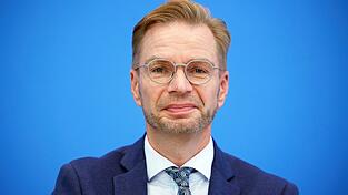 Holznagel forderte, die Zahl neuer Verbeamtungen auf ein Minimum und ausschließlich auf die hoheitlichen Kernbereiche zu beschränken – bei der Polizei, in der Finanzverwaltung und in der Justiz. (Archivbild)