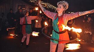 Hula-Hoop mal anders zeigte die Gruppe &bdquo;Avalon&ldquo;