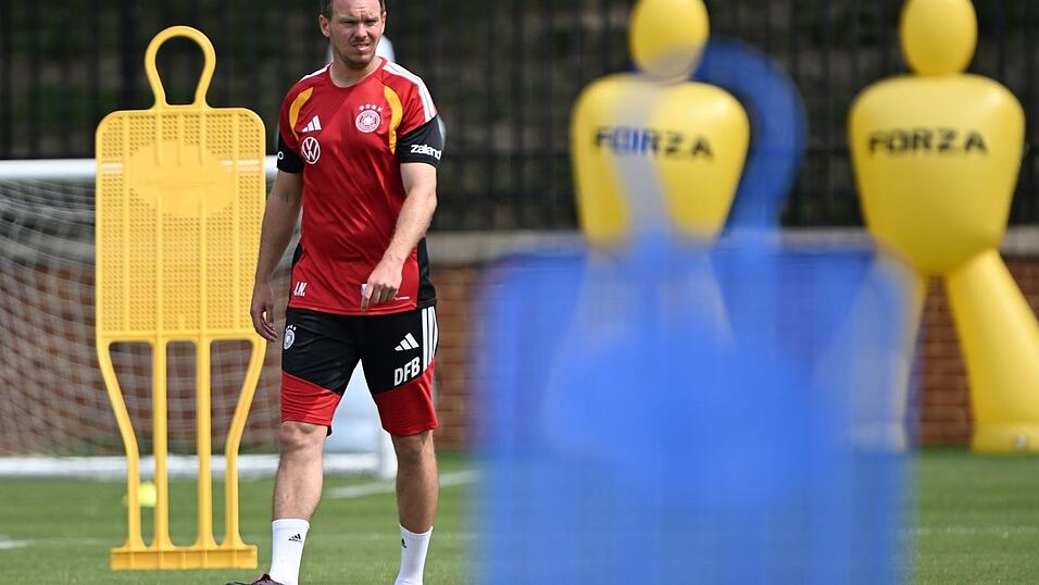 Die Nationalmannschaft hat im WM-Camp drei Trainingsplätze zur Verfügung. Die Nationalmannschaft hat im WM-Camp drei Trainingsplätze zur Verfügung.