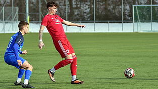 Luis Müller-Eckstein (im roten Trikot) erzielte für den TSV Seebach beim 1:7 gegen den SV Wenzenbach den Ehrentreffer zum zwischenzeitlichen 1:1. Luis Müller-Eckstein (im roten Trikot) erzielte für den TSV Seebach beim 1:7 gegen den SV Wenzenbach den Ehrentreffer zum zwischenzeitlichen 1:1.