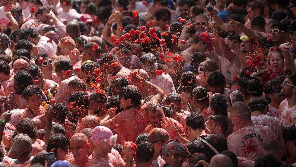 150.000 Kilogramm Tomaten standen für die diesjährige Ausgabe der «La Tomatina» zur Verfügung. 150.000 Kilogramm Tomaten standen für die diesjährige Ausgabe der «La Tomatina» zur Verfügung.