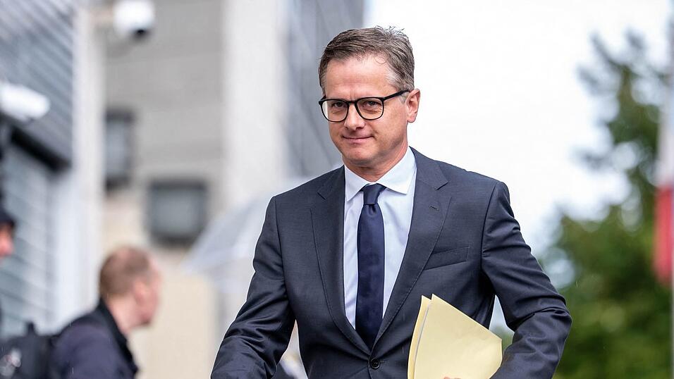 Gesundheitsminister Linnemann hat im Bundeskabinett grünes Licht für seine Pflegestrukturkommission erhalten. (Archivbild) Gesundheitsminister Linnemann hat im Bundeskabinett grünes Licht für seine Pflegestrukturkommission erhalten. (Archivbild)