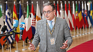 Der belgische Premierminister Bart De Wever ist skeptisch gegenüber dem Plan, die größtenteils in seinem Land liegenden eingefrorenen russischen Zentralbankreserven der Ukraine zur Verfügung zu stellen.