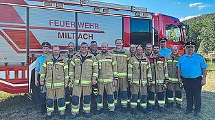Das Schiedsrichterteam um Kreisbrandinspektor Andreas Bergbauer, Kreisjugendwart Christian Miefanger und Inspektionsjugendwart Daniel Iglhaut zusammen mit der Mannschaft Das Schiedsrichterteam um Kreisbrandinspektor Andreas Bergbauer, Kreisjugendwart Christian Miefanger und Inspektionsjugendwart Daniel Iglhaut zusammen mit der Mannschaft