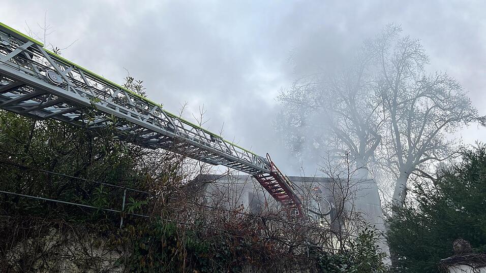 In Landshut brannte am Freitagmorgen ein Haus.