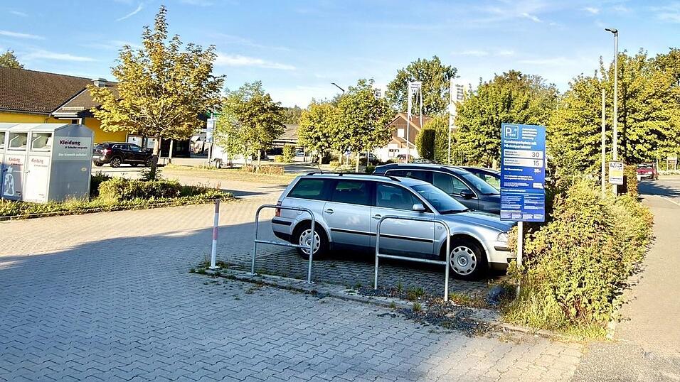 Da die Übertragungstechnik nicht funktioniert hat, müssen nun die Personen, die am 16. August auf dem Parkplatz ihr Fahrzeug abgestellt haben, die Strafe nicht bezahlen. Da die Übertragungstechnik nicht funktioniert hat, müssen nun die Personen, die am 16. August auf dem Parkplatz ihr Fahrzeug abgestellt haben, die Strafe nicht bezahlen.