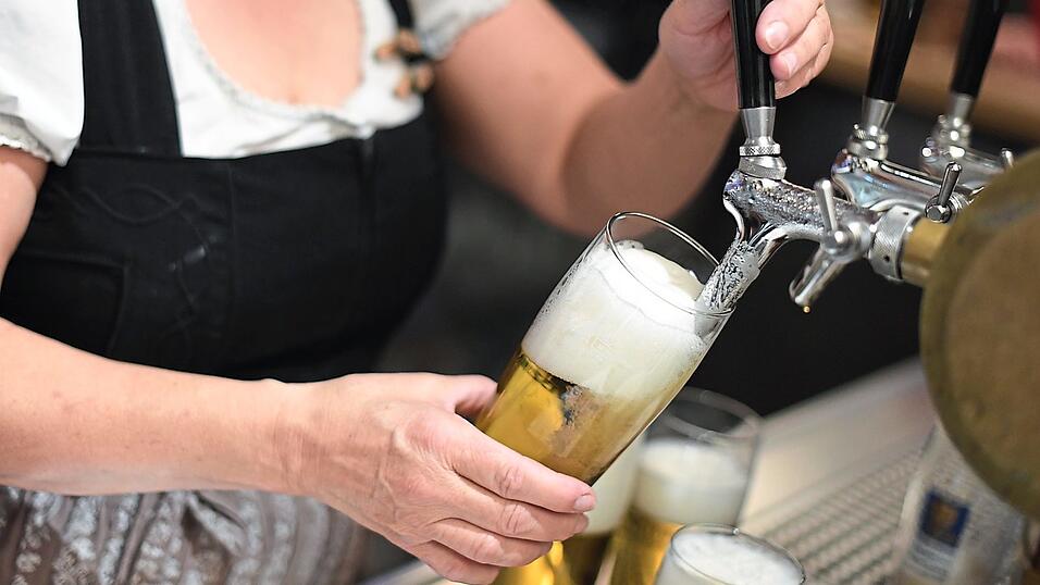 Personal in der Gastronomie arbeitet abends und an Wochenenden. Das wollen viele nicht mehr. Personal in der Gastronomie arbeitet abends und an Wochenenden. Das wollen viele nicht mehr.