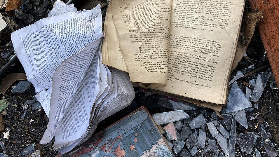 Auf dem Bücherbasar Petriwka sind viele Tausend Bücher verbrannt. (Archivbild) Auf dem Bücherbasar Petriwka sind viele Tausend Bücher verbrannt. (Archivbild)