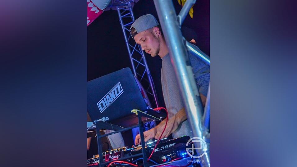 Gleich bei der Eröffnung platzte die neue Diskothek Peggy P. aus allen Nähten. Gleich bei der Eröffnung platzte die neue Diskothek Peggy P. aus allen Nähten.