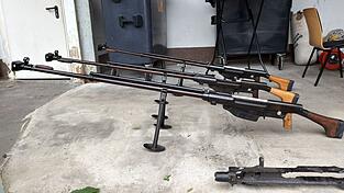 Ermittler entdecken in dem riesigen Waffenarsenal in Remscheid immer neue Verstecke. (Archivbild)