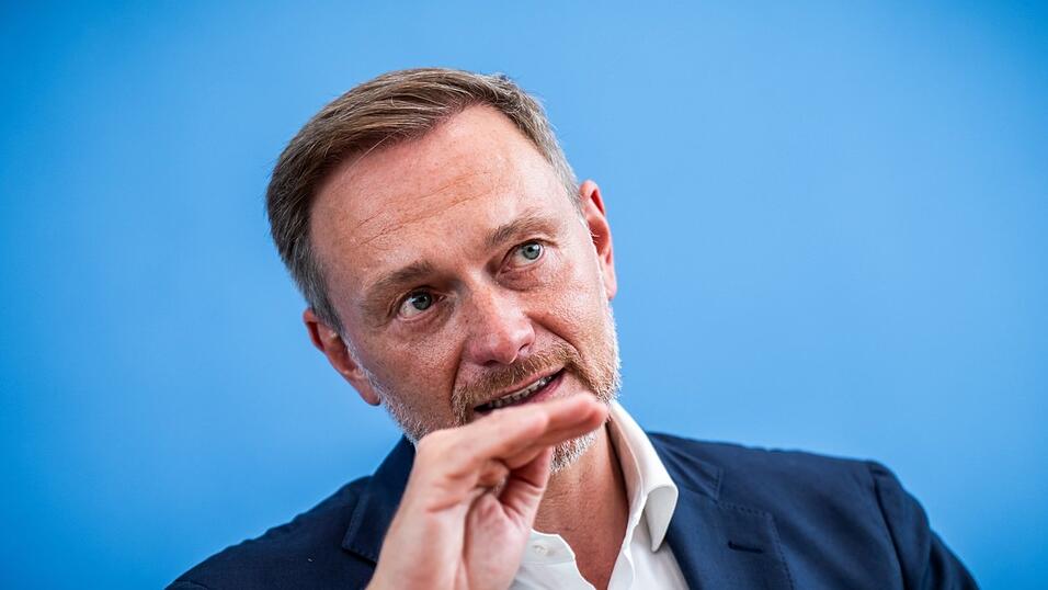 Die FDP und das von ihrem Chef Christian Lindner geleitete Finanzministerium wollen beispielsweise vor allem 'im konsumptiven Bereich' sparen. Die FDP und das von ihrem Chef Christian Lindner geleitete Finanzministerium wollen beispielsweise vor allem 'im konsumptiven Bereich' sparen.