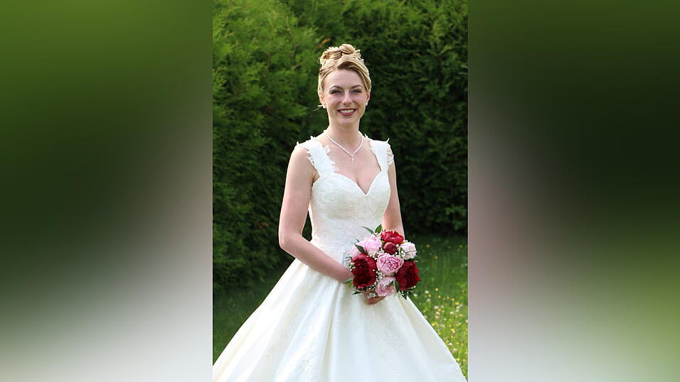 So sah die Pfingstbraut in ihrem wei&szlig;en Kleid aus.