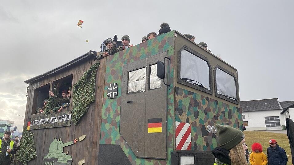 Die Bundeswehr war als Thema sehr beliebt, besonders die Wehrpflicht und die Musterung wurden dabei aufgegriffen.