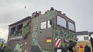 Die Bundeswehr war als Thema sehr beliebt, besonders die Wehrpflicht und die Musterung wurden dabei aufgegriffen. Die Bundeswehr war als Thema sehr beliebt, besonders die Wehrpflicht und die Musterung wurden dabei aufgegriffen.