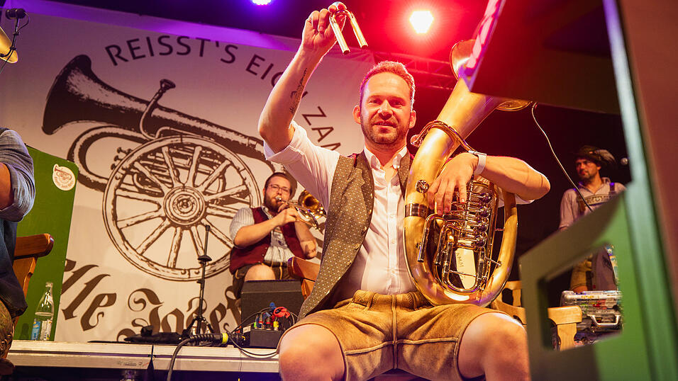 Die Partybilder vom Sonntag, 18. August, aus dem Festzelt Weckmann. Die Partybilder vom Sonntag, 18. August, aus dem Festzelt Weckmann.