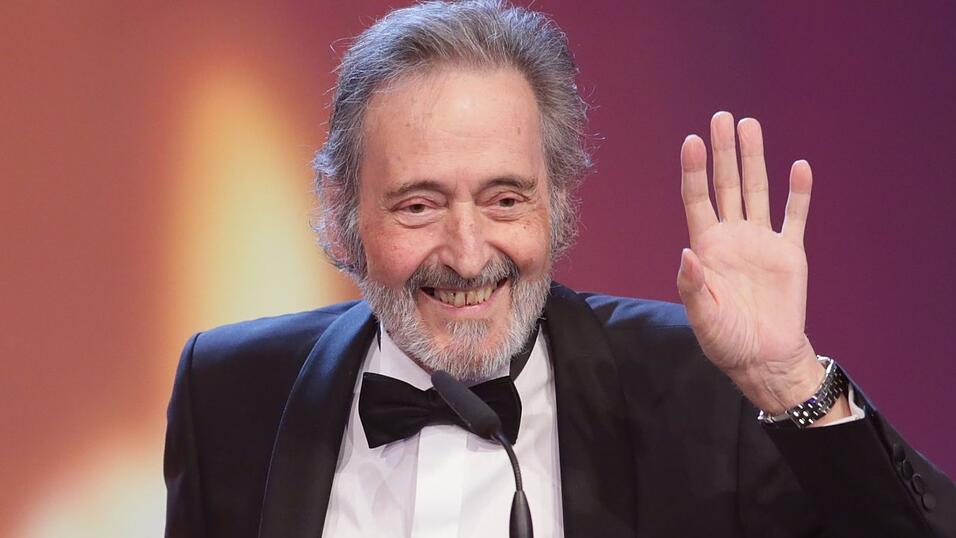 In der Gesellschaftssatire «Kir Royal» beschrieb Helmut Dietl auf geniale Weise die Münchner Schickeria. 2015 verstarb der Regisseur. (Archivbild) In der Gesellschaftssatire «Kir Royal» beschrieb Helmut Dietl auf geniale Weise die Münchner Schickeria. 2015 verstarb der Regisseur. (Archivbild)