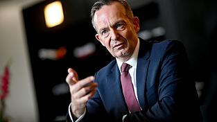 Verkehrsminister Volker Wissing warnt vor bundesweiten Fahrverboten an Wochenenden. Die Gr&uuml;nen kritisieren seine Warnung und sprechen von einer falschen Behauptung des Liberalen.