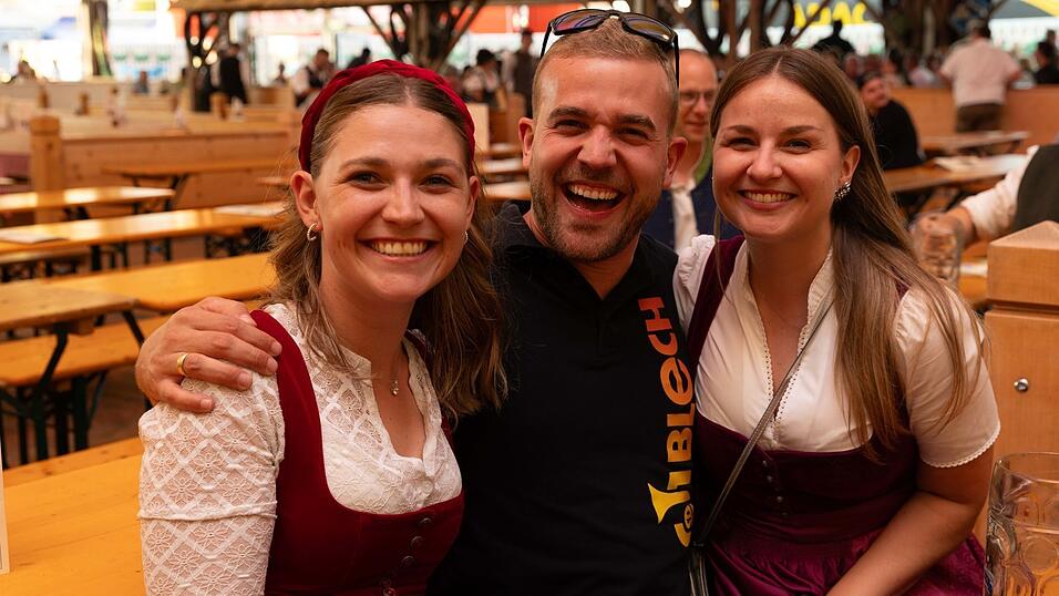 Die Partybilder vom Montag, 10. August, aus dem Festzelt Reisinger. Die Partybilder vom Montag, 10. August, aus dem Festzelt Reisinger.