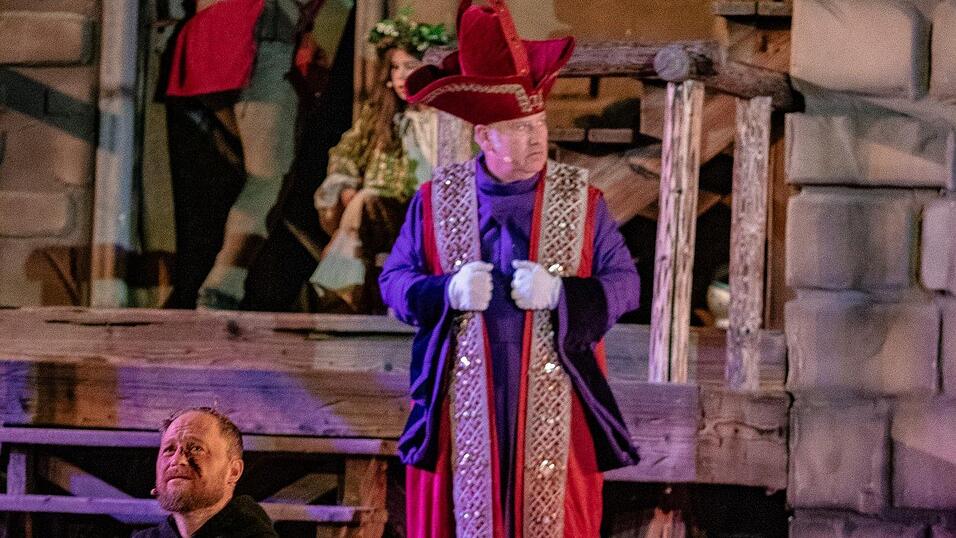 Reinhold Kerner wird am Mittwochabend als Kardinal wieder auf der Bühne stehen. Reinhold Kerner wird am Mittwochabend als Kardinal wieder auf der Bühne stehen.