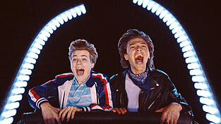Alex (Félix Lefebvre) und David (Benjamin Voisin) genießen ihre Ferien in vollen Zügen. Alex (Félix Lefebvre) und David (Benjamin Voisin) genießen ihre Ferien in vollen Zügen.