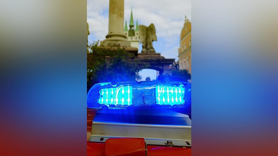 Damit im Notfall Hilfe kommen kann, müssen sich auch die Retter auf mögliche Omikron-Fälle vorbereiten. Damit im Notfall Hilfe kommen kann, müssen sich auch die Retter auf mögliche Omikron-Fälle vorbereiten.