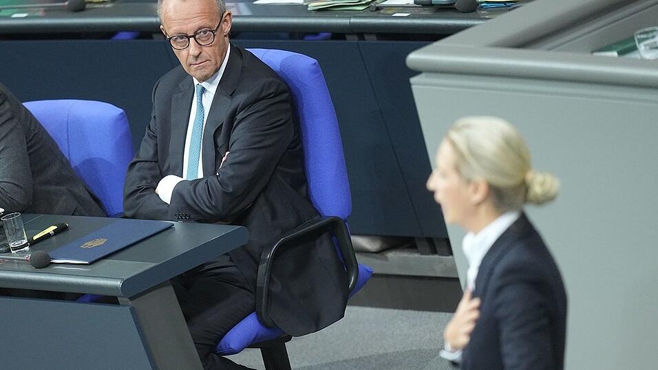 Kanzler Merz r&auml;umt in der Generaldebatte des Bundestags ein, dass die Erwartungen an das Reformtempo derzeit h&ouml;her seien, als sie erf&uuml;llt werden k&ouml;nnten.
