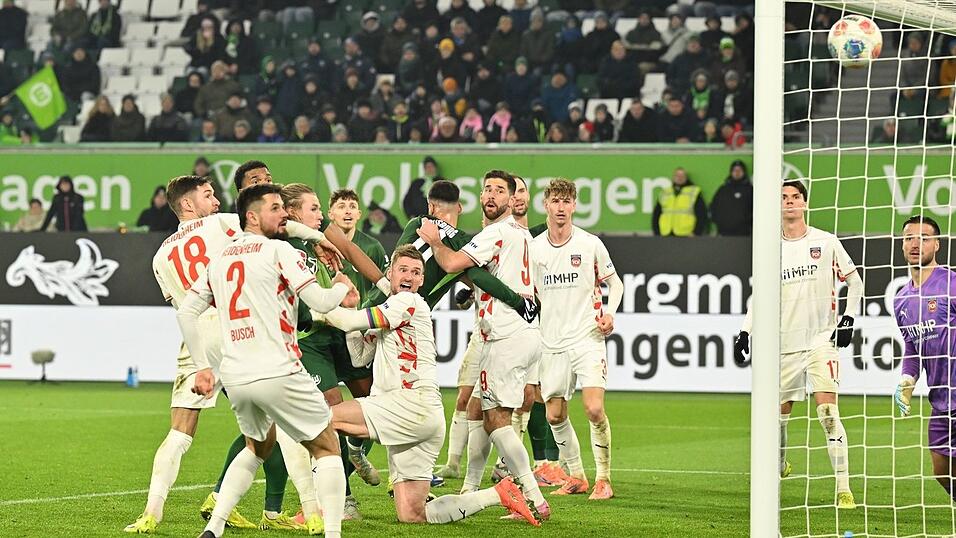 Wolfsburger Ausgleich: Moritz Jenz trifft zum sp&auml;ten 1:1 gegen Heidenheim.