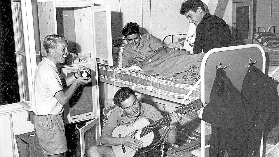 Ein Anliegen der German Youth Activity war ein Jugendheim-Programm, mit R&auml;umen, wo die Jugendlichen arbeiten, lernen und spielen konnten. Die Jugendherberge in Deggendorf auf dem Kohlberg war bei den Jugendlichen ein begehrtes Anlaufziel.