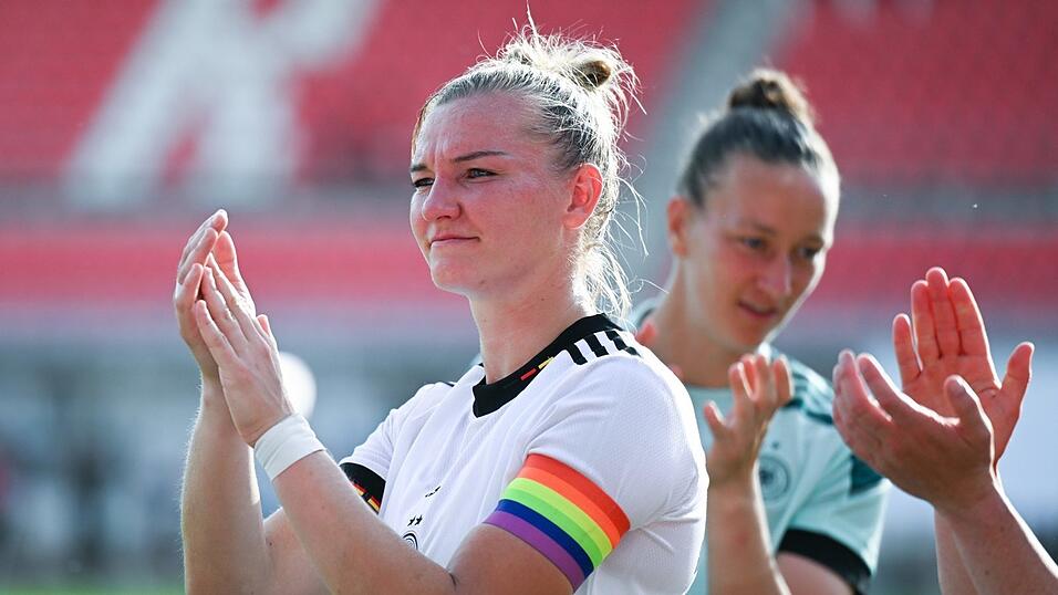 Unsere Nummer 11: Angreiferin Alexandra Popp / VfL Wolfsburg / 114 Länderspiele / 53 Tore Unsere Nummer 11: Angreiferin Alexandra Popp / VfL Wolfsburg / 114 Länderspiele / 53 Tore