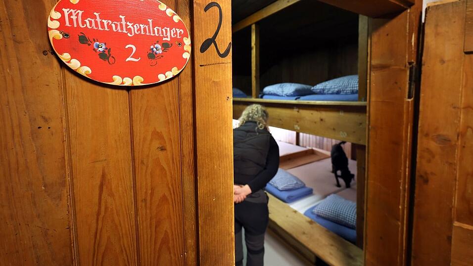 Im Matratzenlager der Berghütten mit wechselnden Gästen können die Wanzen leicht weitergetragen werden. Im Matratzenlager der Berghütten mit wechselnden Gästen können die Wanzen leicht weitergetragen werden.