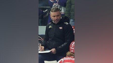 Robert Suchomski bleibt Co-Trainer beim Oberligisten und Cheftrainer des Deggendorfer Nachwuchses. Robert Suchomski bleibt Co-Trainer beim Oberligisten und Cheftrainer des Deggendorfer Nachwuchses.