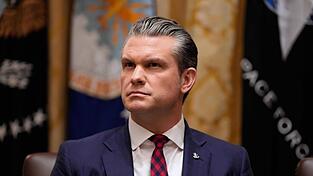 US-Verteidigungsminister Pete Hegseth kündigt weitere Angriffe an US-Verteidigungsminister Pete Hegseth kündigt weitere Angriffe an