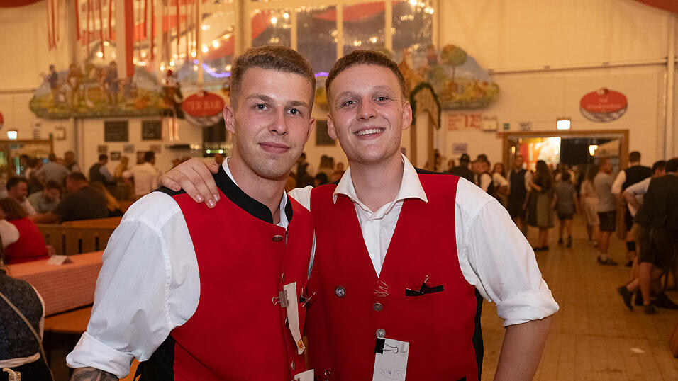 Die Partybilder vom Sonntag, 13. August 2023, aus dem Festzelt Greindl. Die Partybilder vom Sonntag, 13. August 2023, aus dem Festzelt Greindl.