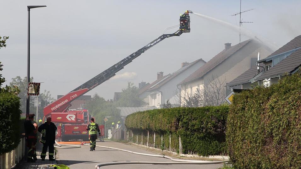 Aufwendige Löscharbeiten waren nötig. Aufwendige Löscharbeiten waren nötig.