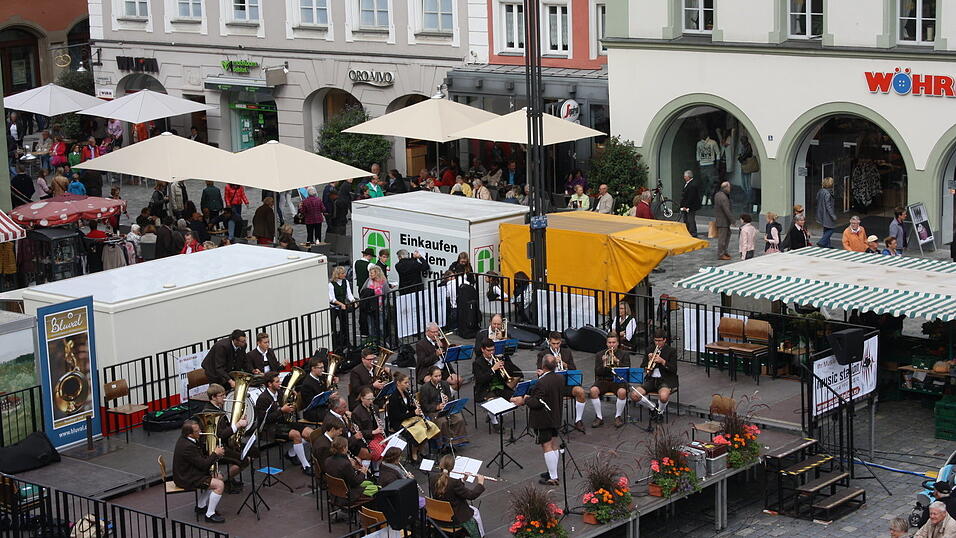 Die Bluval-Klangwolke schwebte am Samstag über Straubing. Die Bluval-Klangwolke schwebte am Samstag über Straubing.