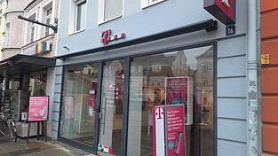 Der Telekom-Shop am Deggendorfer Stadtplatz ist zurzeit häufig Anlaufstelle vieler besorgter Kunden, die an der Haustür bedrängt worden sind. Der Telekom-Shop am Deggendorfer Stadtplatz ist zurzeit häufig Anlaufstelle vieler besorgter Kunden, die an der Haustür bedrängt worden sind.