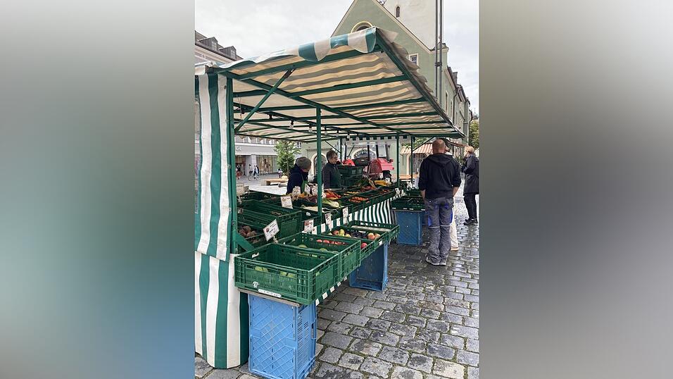 Am Stand der Seuberts kaufen vor allem Stammkunden - wie bei Ingerls auch. Am Stand der Seuberts kaufen vor allem Stammkunden - wie bei Ingerls auch.
