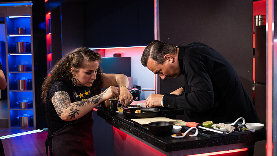 Mary Anne Peñaloza Villafuerte aus Niederalteich kochte zusammen mit Fernsehkoch Tim Raue bei 'The Taste'. Am Mittwochabend steht bei Joyn (Sat.1) das Finale an. Es geht um 50.000 Euro. Mary Anne Peñaloza Villafuerte aus Niederalteich kochte zusammen mit Fernsehkoch Tim Raue bei 'The Taste'. Am Mittwochabend steht bei Joyn (Sat.1) das Finale an. Es geht um 50.000 Euro.