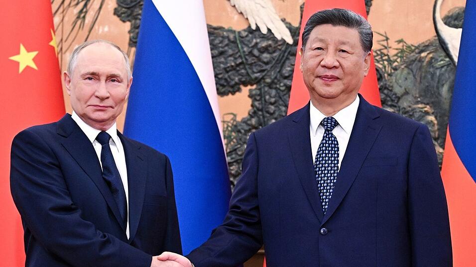 Russlands Präsident Putin will nach dem Gipfel noch eine Militärparade in Peking besuchen. Russlands Präsident Putin will nach dem Gipfel noch eine Militärparade in Peking besuchen.