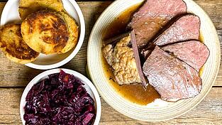 Sauerbraten ist in ganz Deutschland ein echter Klassiker und passt zu vielen Beilagen.