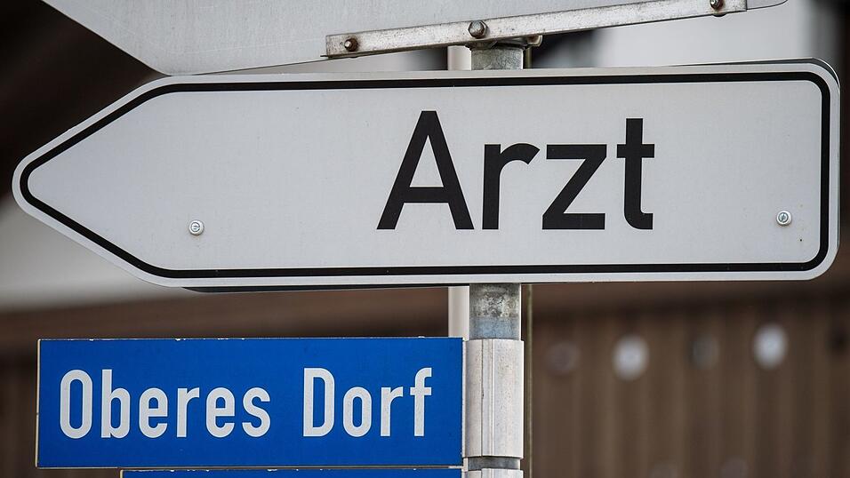 Auf dem Land ist die n&auml;chste Arztpraxis nicht immer um die Ecke. (Symbolbild)