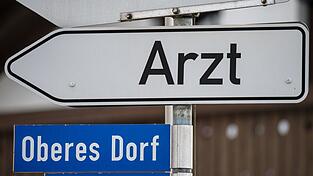 Auf dem Land ist die n&auml;chste Arztpraxis nicht immer um die Ecke. (Symbolbild)