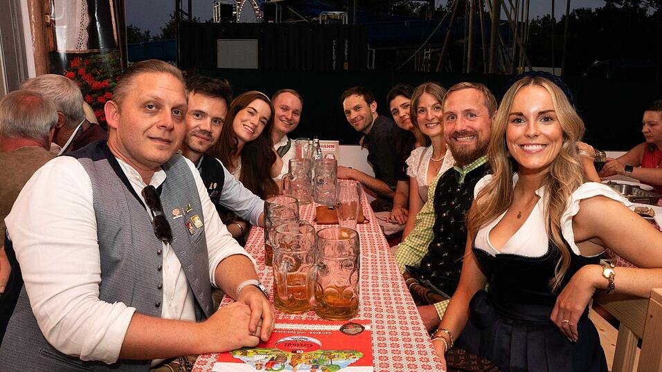 Die Partybilder vom Donnerstag, 13. August, aus dem Festzelt Greindl. Die Partybilder vom Donnerstag, 13. August, aus dem Festzelt Greindl.