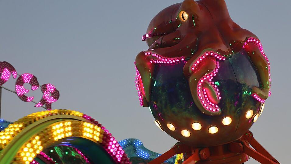 Fast fl&auml;chendeckend haben die Schausteller schon vor Jahren auf LED umgestellt.