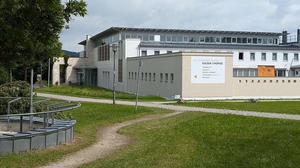 Die Kaiser-Therme Bad Abbach (Archivbild) wird privatisiert, soll aber öffentlich zugänglich bleiben. Die Kaiser-Therme Bad Abbach (Archivbild) wird privatisiert, soll aber öffentlich zugänglich bleiben.