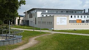 Die Kaiser-Therme Bad Abbach (Archivbild) wird privatisiert, soll aber öffentlich zugänglich bleiben. Die Kaiser-Therme Bad Abbach (Archivbild) wird privatisiert, soll aber öffentlich zugänglich bleiben.