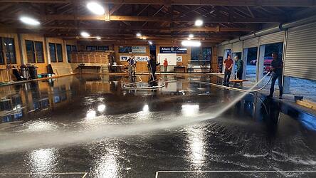 Wasser marsch hieß es in der Stockhalle.