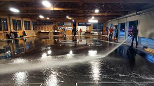 Wasser marsch hieß es in der Stockhalle. Wasser marsch hieß es in der Stockhalle.